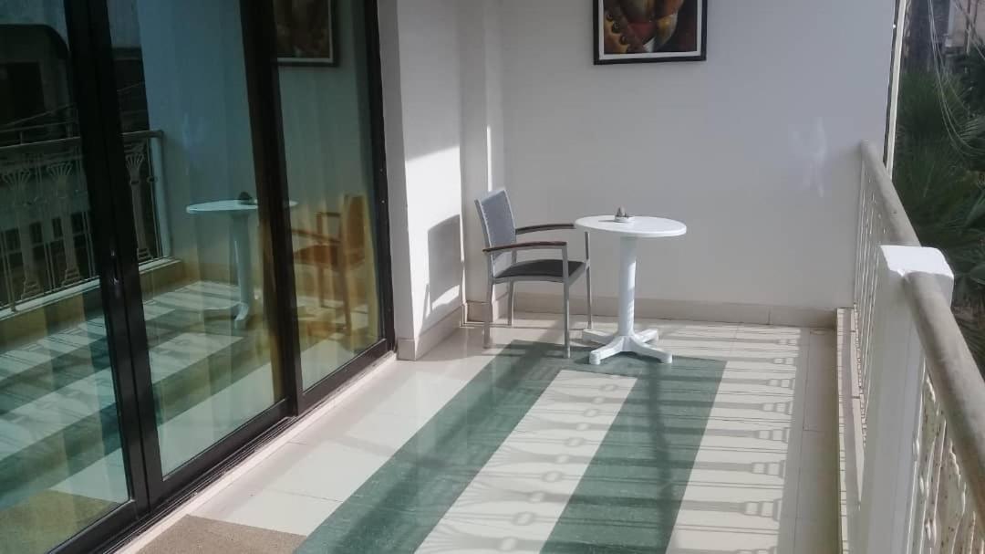 Residence Les Calanques Дакар Екстериор снимка